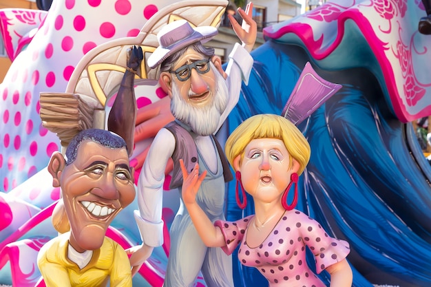 Fallas de Valência em figuras populares de Denia fest