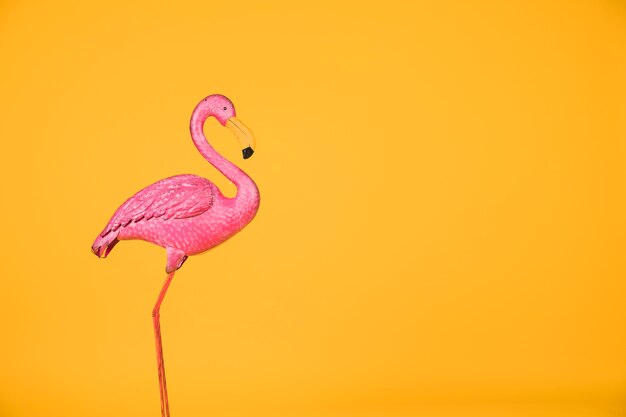 Falsa rosa flamingo sozinho