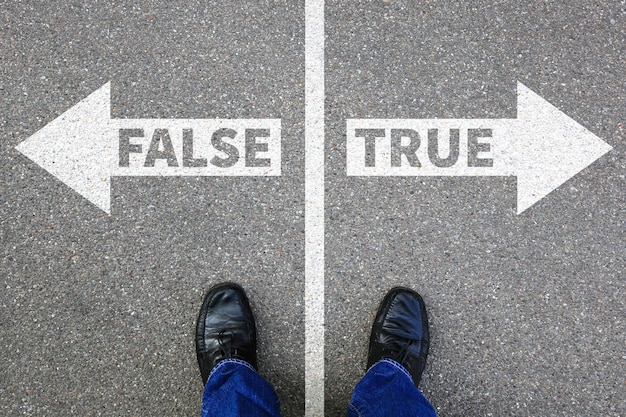 Falsche wahre Wahrheit gefälschte Nachrichten Lüge Lügen Tatsachen Entscheidung entscheiden