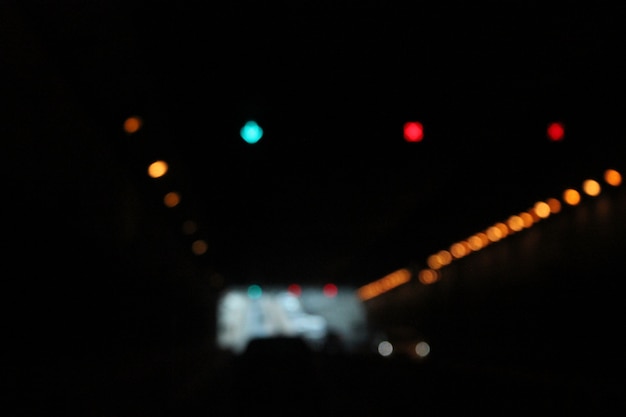 Foto la falta de definición y el bokeh abstractos se encienden en la noche.