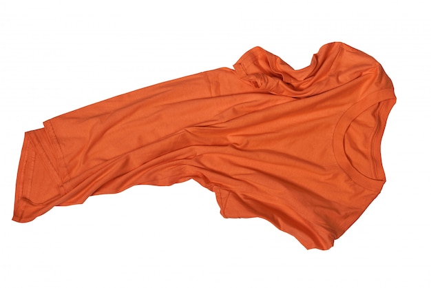 Falten auf unordentlichem orangefarbenem Hemd