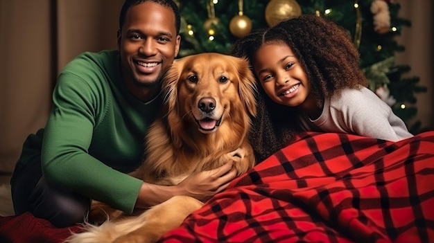 Una familia afroamericana con un perro golden retriever cubierto con una manta