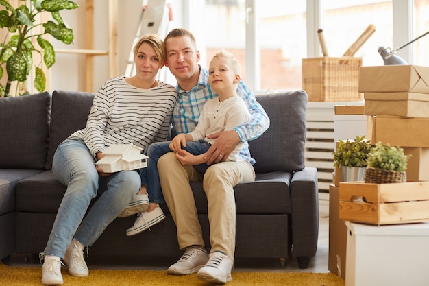 Familia cambiando el lugar de vida