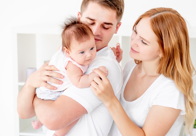 Familia en casa