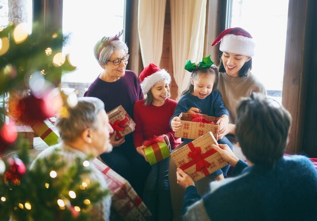 Família celebrando o Natal