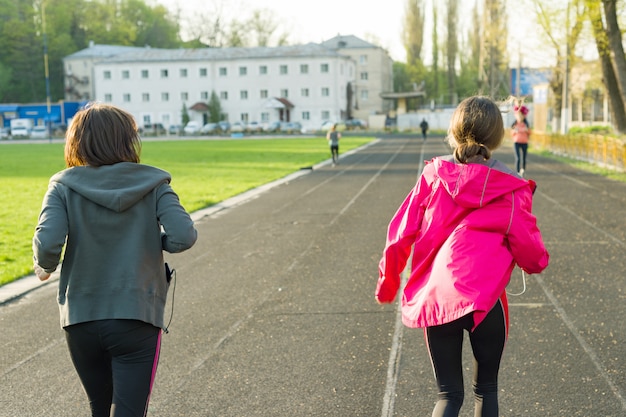 Familia de deportes al aire libre y fitness