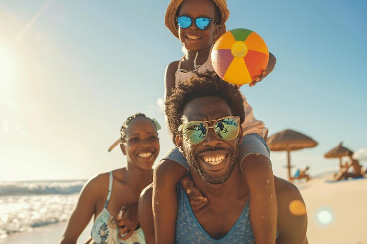 familia divirtiéndose en la playa