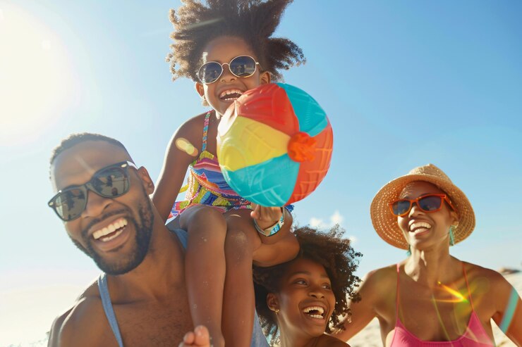 familia divirtiéndose en la playa