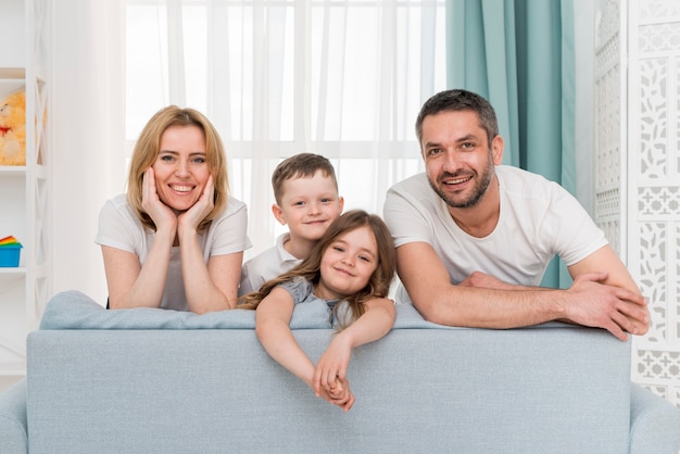 Foto família em casa