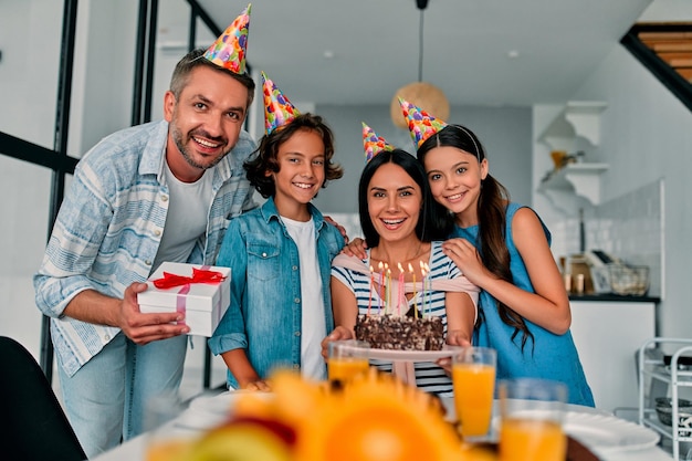 Foto família em casa