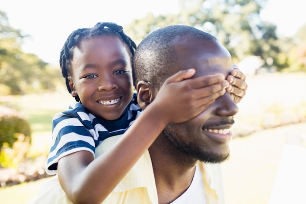 Família feliz desfrutando juntos