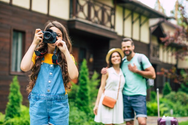 Família feliz em férias