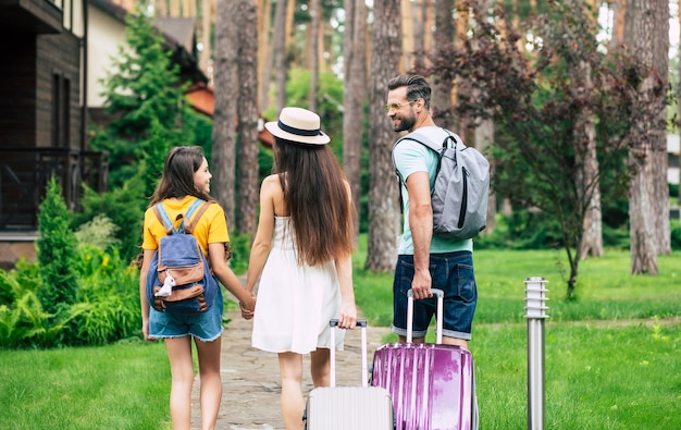 Família feliz em férias