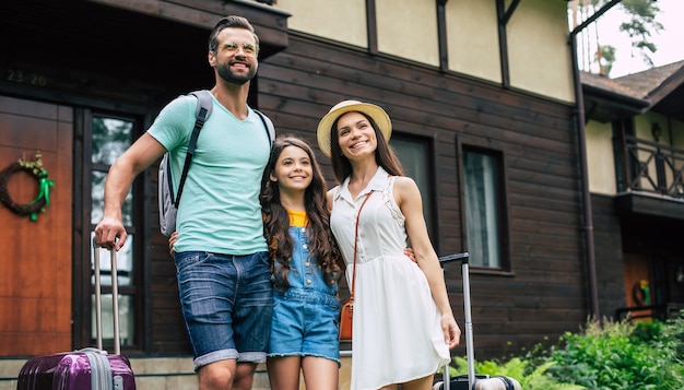 Família feliz em férias