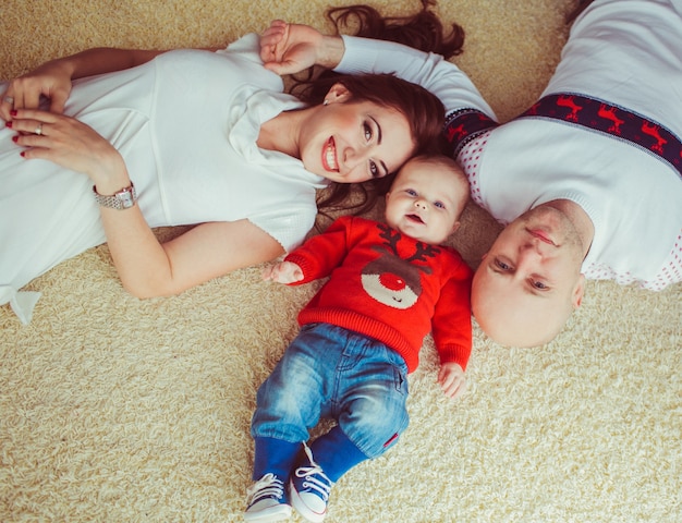 Família feliz infantil brasas criança feliz