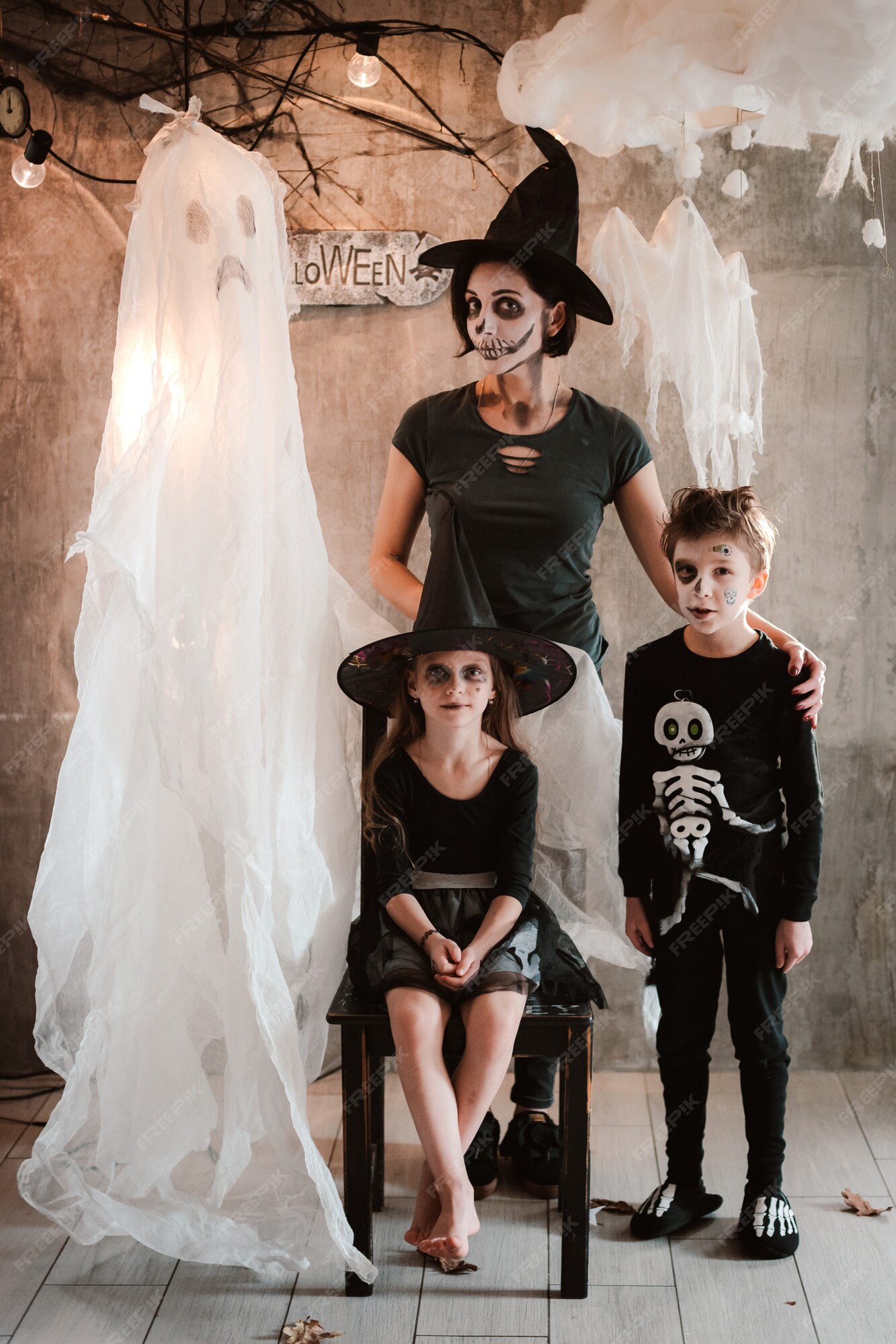 Resultado de imagem para fantasia familia  Family halloween costumes,  Family costumes, Halloween costumes