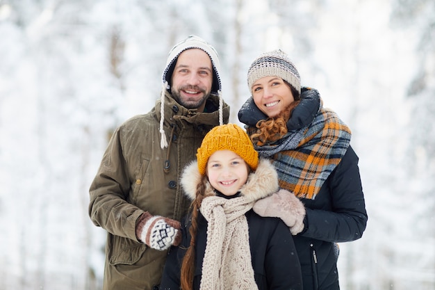 Família feliz no inverno