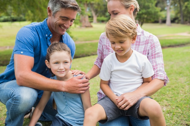 Família feliz no parque