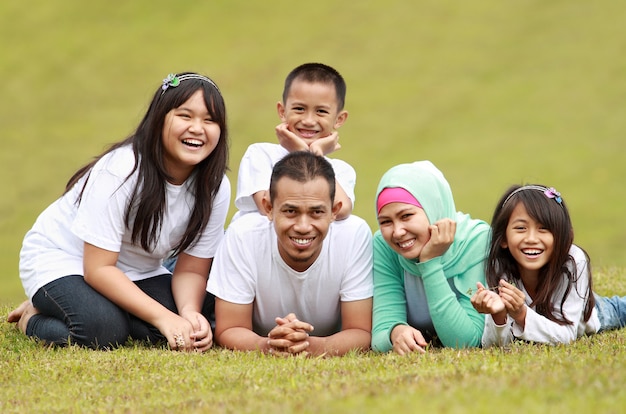 Família feliz no parque