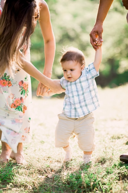 Familia feliz en el parque