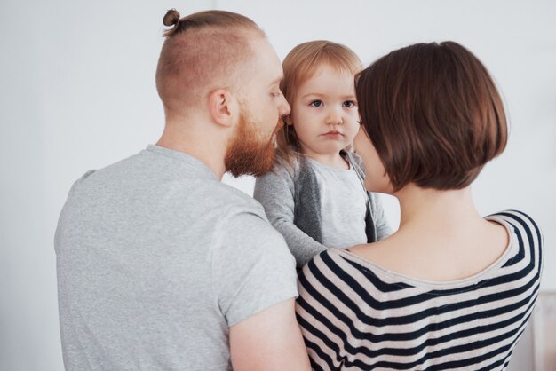 Família feliz, passar o tempo com a casa.