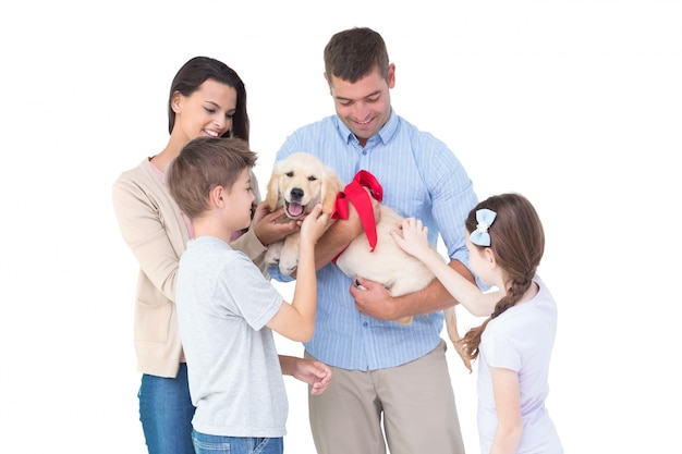 Foto familia feliz con perro