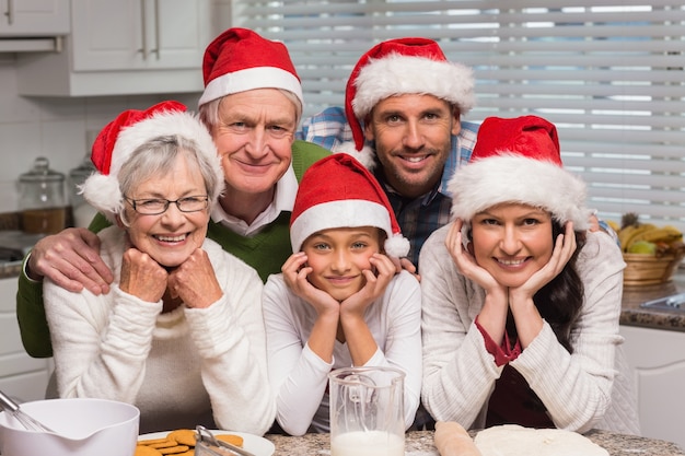 Familia de generaciones múltiples para hornear juntos