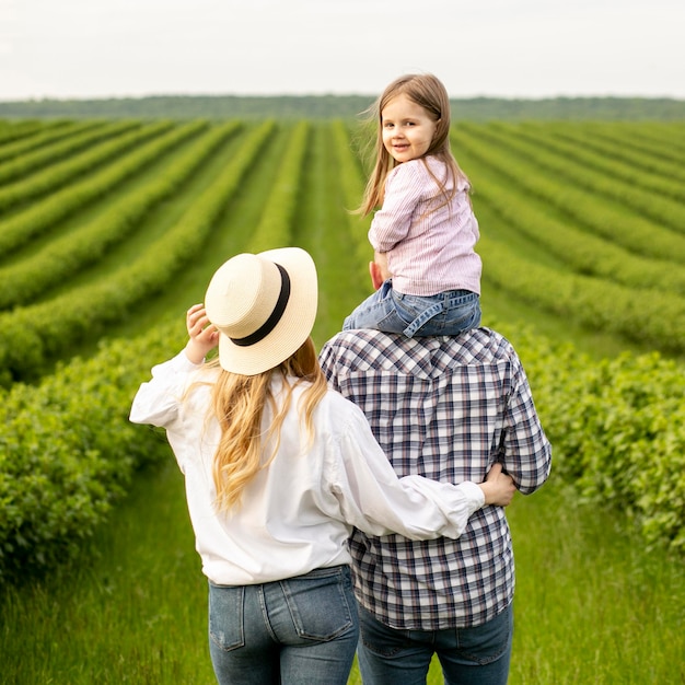 Familia en la granja