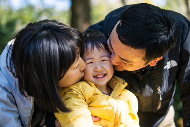 Familia japonesa en un parque