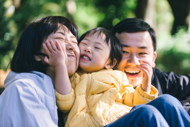 Familia japonesa en un parque