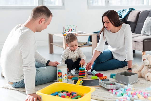 Familia jugando juntos