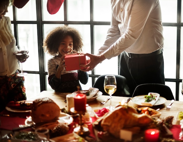 Familia juntos concepto de celebración de Navidad