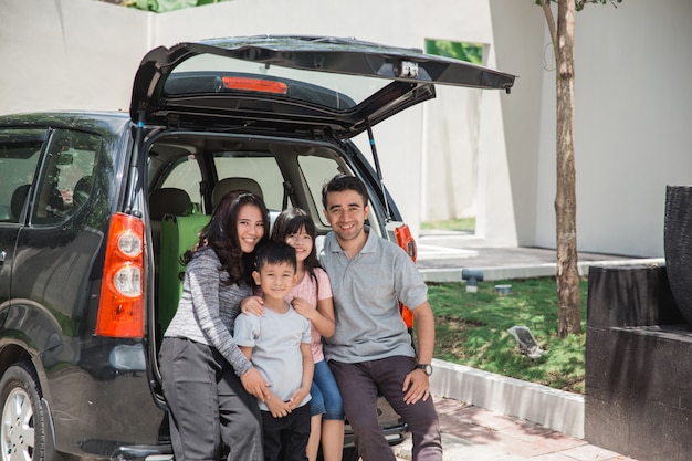 Familia lista para las vacaciones de verano