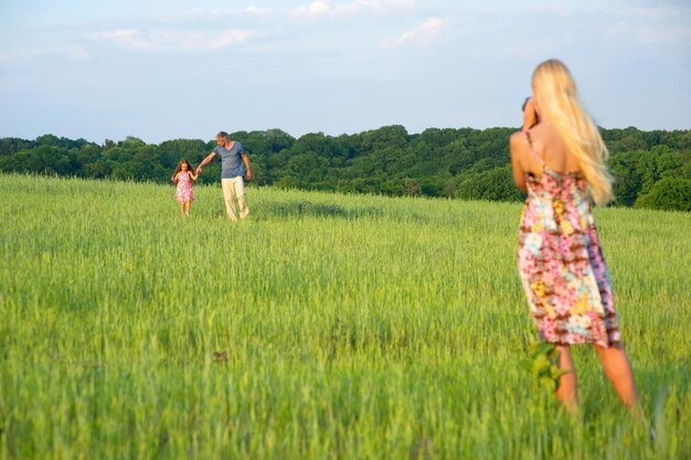 Família na natureza.