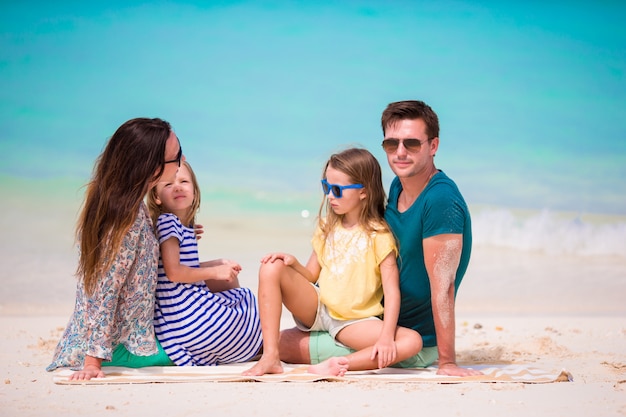 Família na praia