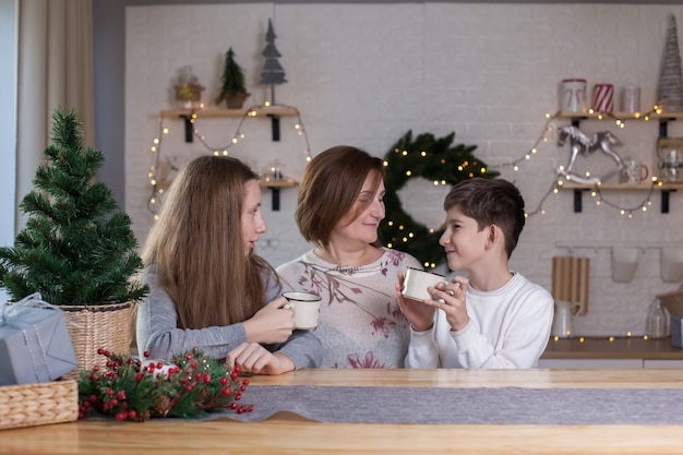 Família passa tempo junta na véspera de ano novo