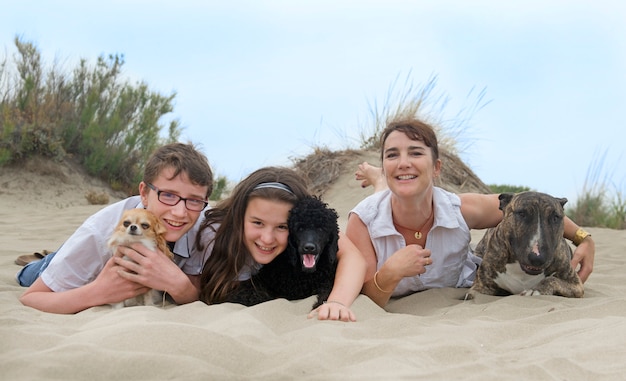 familia con perros