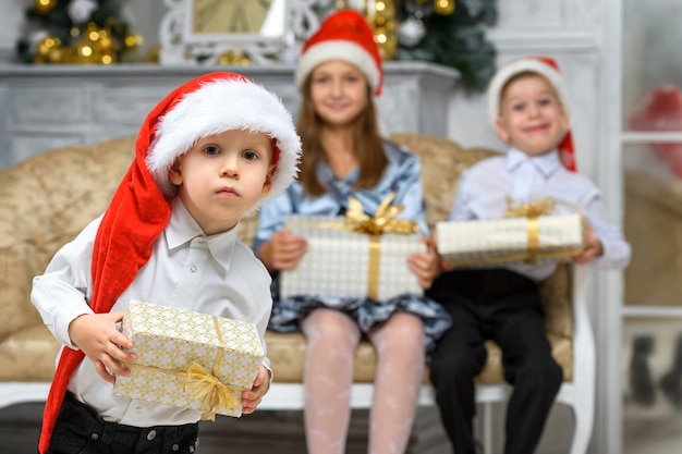 Família posando no dia de natal