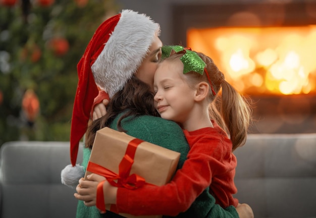 Família que comemora o Natal