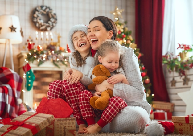 Família que comemora o Natal