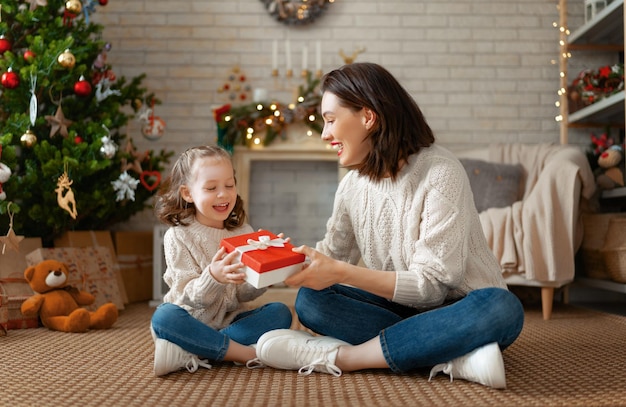 Família que comemora o Natal