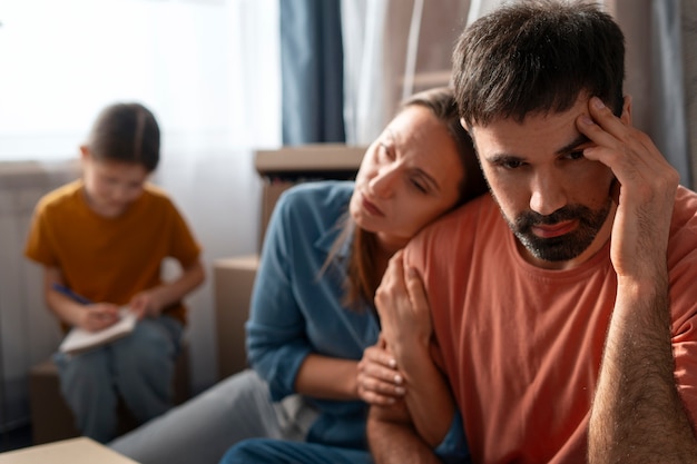 Familia que se muda durante la crisis del alquiler