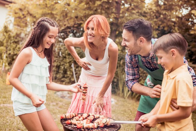 Família, tendo, um, churrasco, partido