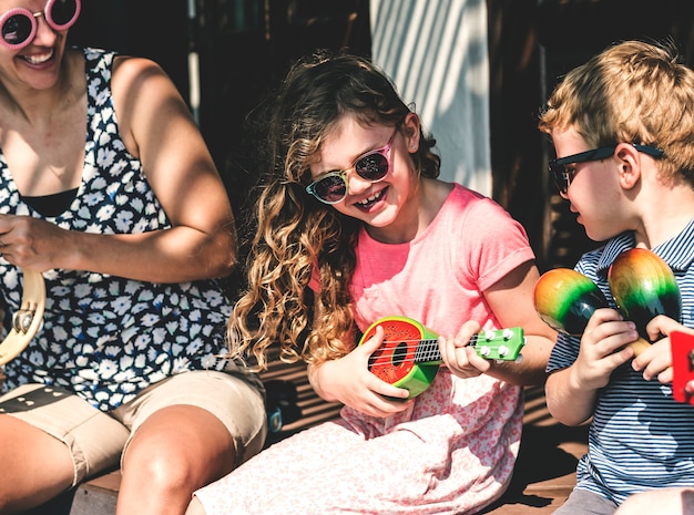 Família, tocando, instrumentos musicais