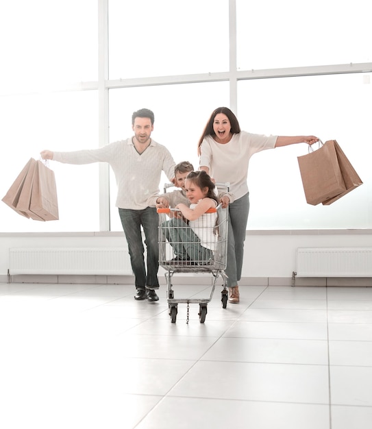 Família unida vai às compras