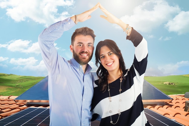 Família usa sistema de energia renovável com painel solar