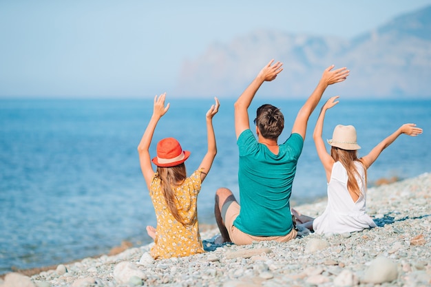 Familia en unas vacaciones en la playa