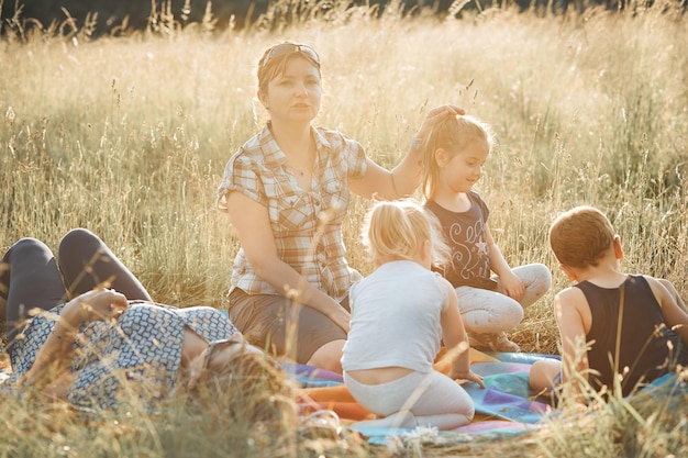 Foto familie auf dem land