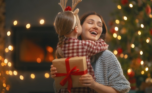 Familie feiern Weihnachten