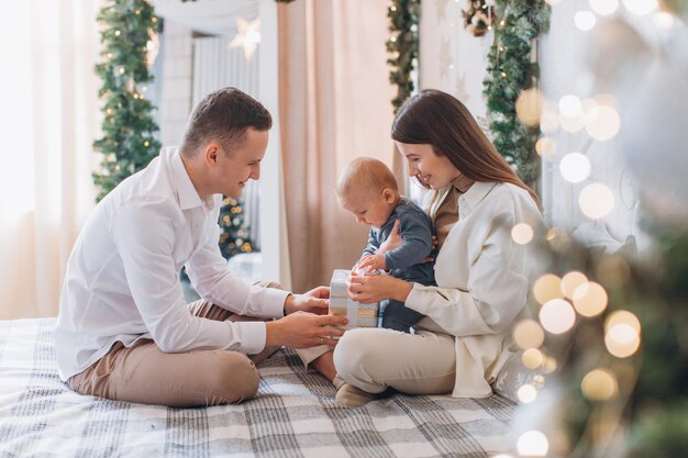 Familie feiert Neujahr